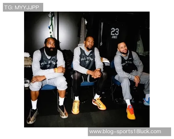 哈登训练后坚持加练超一小时展现职业精神与拼搏态度